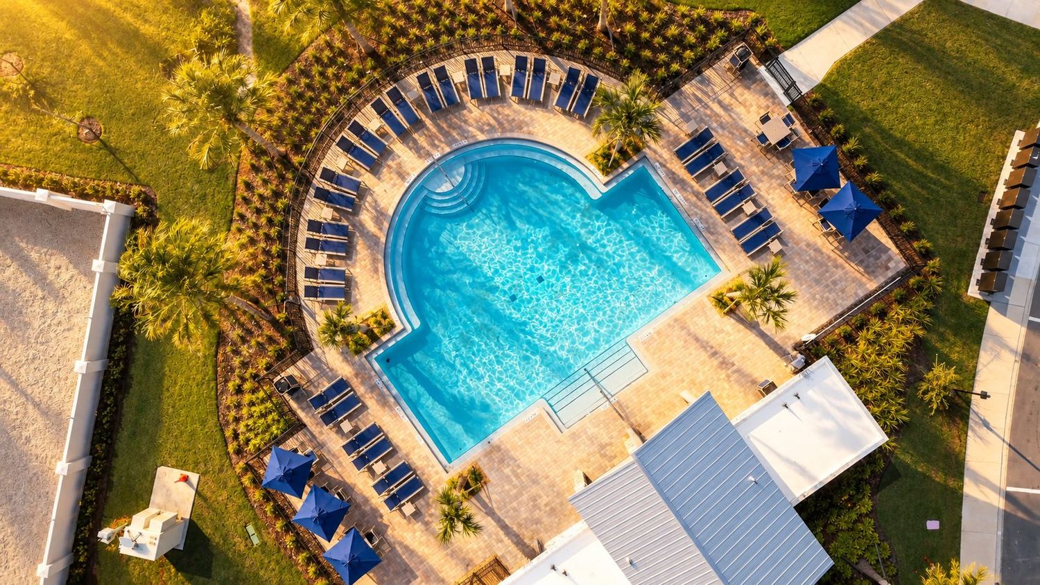 A piscina vista do alto