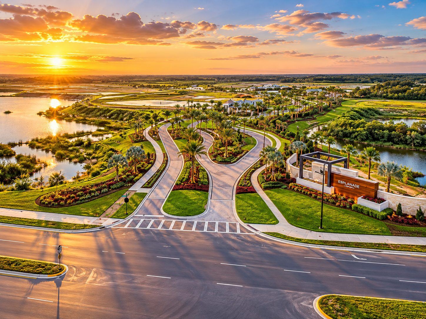 A entrada do Lennar at Esplanade ao entardecer