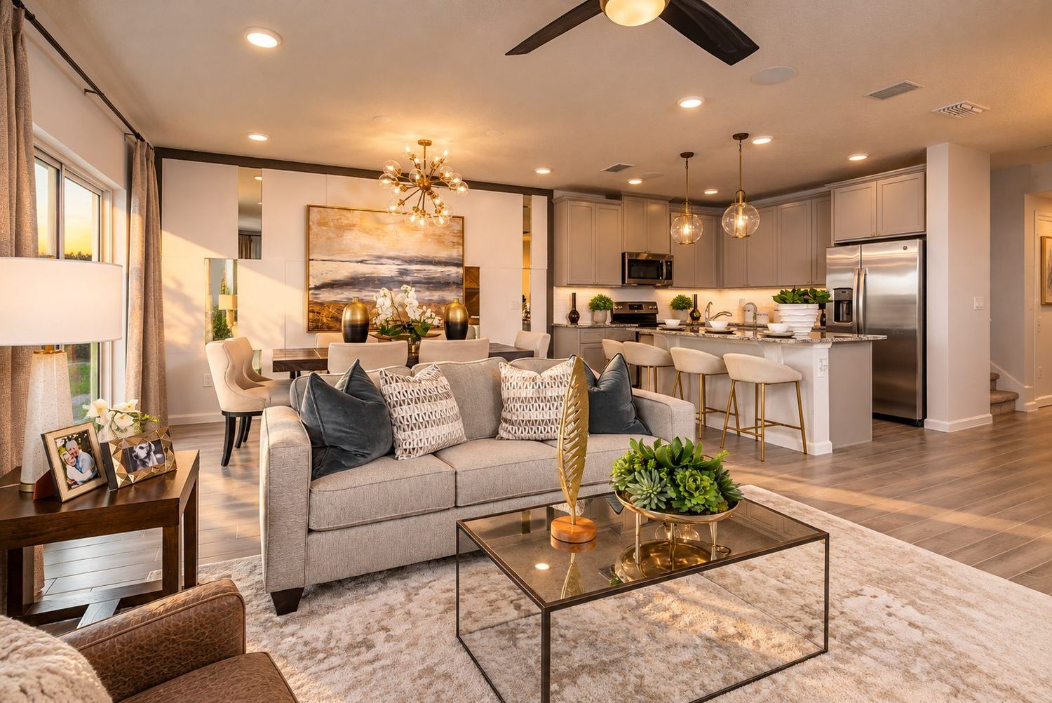 A sala de um townhome do Reeves Place